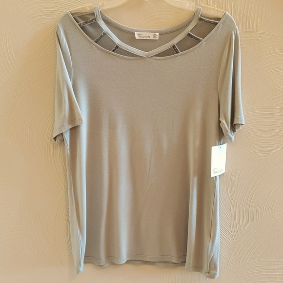NWT 89th & Madison Dessert Green Short Sleeved Blouse w/ Rhinestone Cutout Neck - Picture 2 of 7